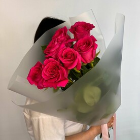 Ароматные розы в нежной матовой пленке