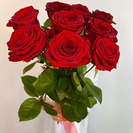 Букет из ароматных красных роз