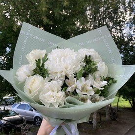 Светлый , объёмный букет