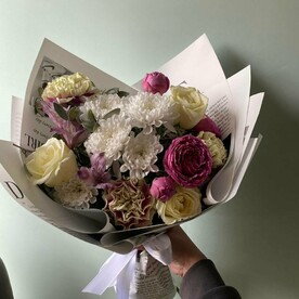 Букет с кустовой розой