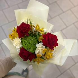 Букет с зеленой гортензией