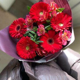 Яркой девушке