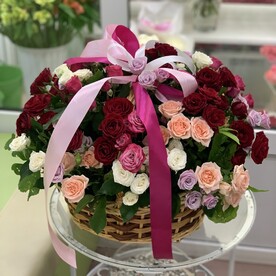 Объемная корзина с кустовыми розами