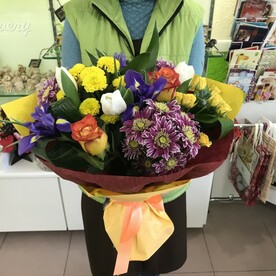 Сборный букет в яркой гамме