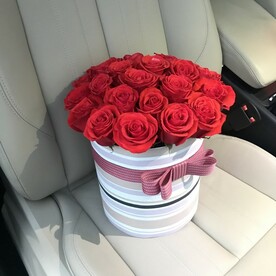 Красная роза в коробке