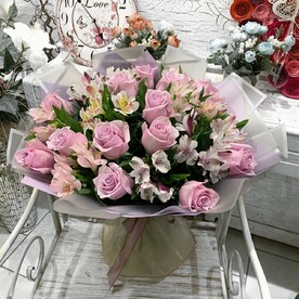 Альстромерии и Розы