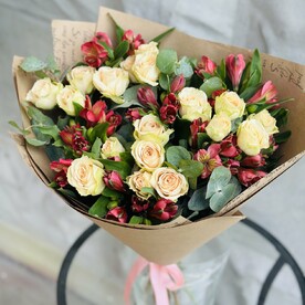Букет из кустовых роз и альстромерий «Романтик»