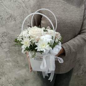 Композиция цветов с Розой, хризантемой