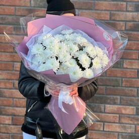 Букет из 7 кустовых хризантем "Облачко"