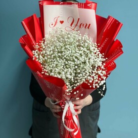 Букет 7 белых гипсофил с надписью "I love you"