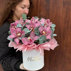 Коробка с орхидей и эвкалиптом Моей любимой