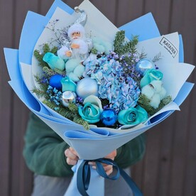 Новогодний букет в голубом цвете