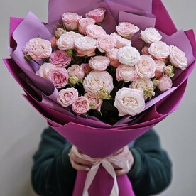 Букет с пионовидной розочкой