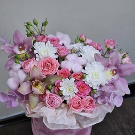 Нежная коробка  с орхидеями