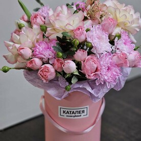 Нежная коробка с розами