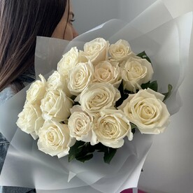 Белые пионовидные розы