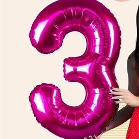 Воздушный шарик цифра 2 надувается гелием и имеет встроенный клапан, благодаря которому не сдувается несколько дней. В цену включено ВСЕ: шар, 100%гелий, ленточка