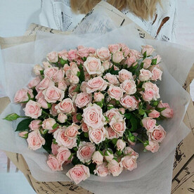 9 кустовых роз