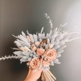 Букет из сухоцветов с лагурусом