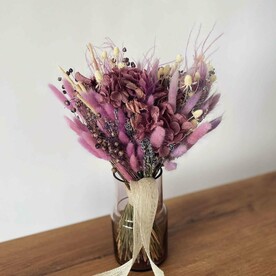 Букет сухоцветов с гортензией