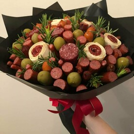 Съедобный букет с колбасками