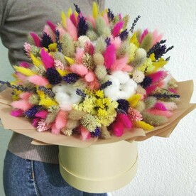 Букет сухоцветов в шляпной коробке