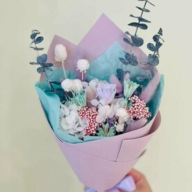 Букет из сухоцветов с ягодами