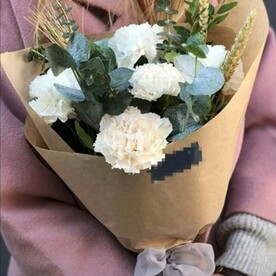 Букет гвоздик с колосьями