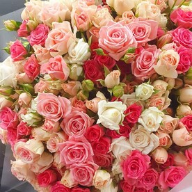 Букет из 45 кустовых роз