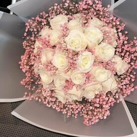 Букет из роз и гипсофил