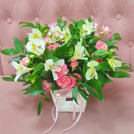 Букет из роз и альстромерий