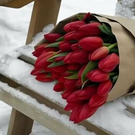 Букет красных тюльпанов