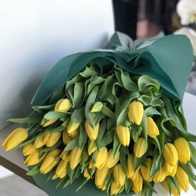 Букет желтых тюльпанов