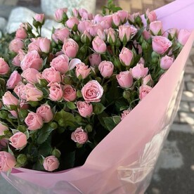 Букет кустовых роз