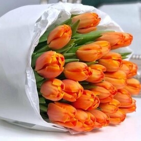 Букет оранжевых тюльпанов