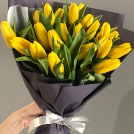 Букет желтых тюльпанов