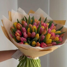 Букет тюльпанов «Весенняя палитра»