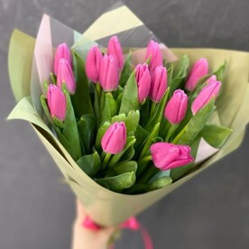 Букет розовых тюльпанов