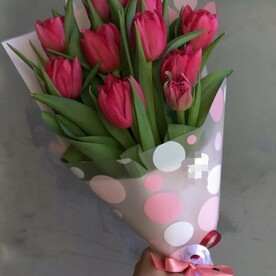 Букет красных тюльпанов