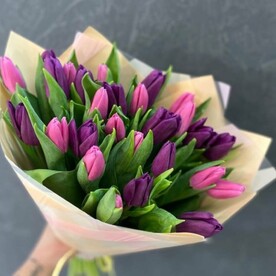 Стильный букет тюльпанов