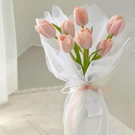 Букет-комплимент из тюльпанов на 8 марта