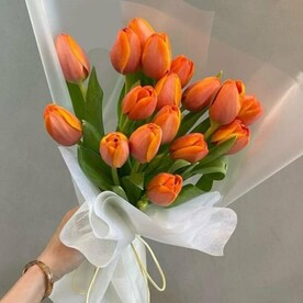 Букет оранжевых тюльпанов