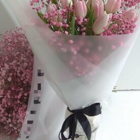 Букет тюльпанов с гипсофилой