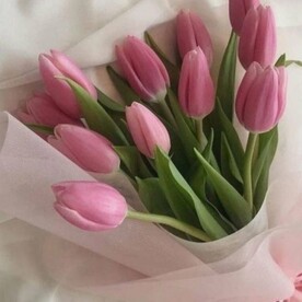 Букетик розовых тюльпанов на 8 марта
