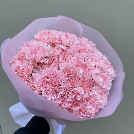 Монобукет из 25 розовых диантусов от студии Mnogo Tsvetov