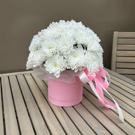 Коробка из хризантем от студии Mnogo Tsvetov