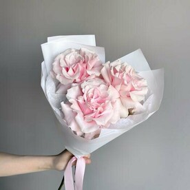 Монобукет 3 французские розы от студии Mnogo Tsvetov