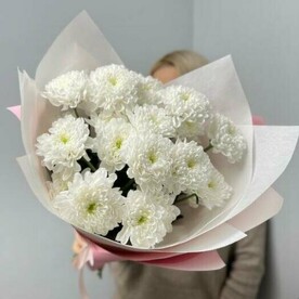 Монобукет из 3 кустовых хризантем от студии Mnogo Tsvetov