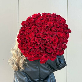 Букет из 101 красной розы от студии Mnogo Tsvetov