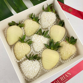 9 Клубничек в белом шоколаде с шипучей карамелью